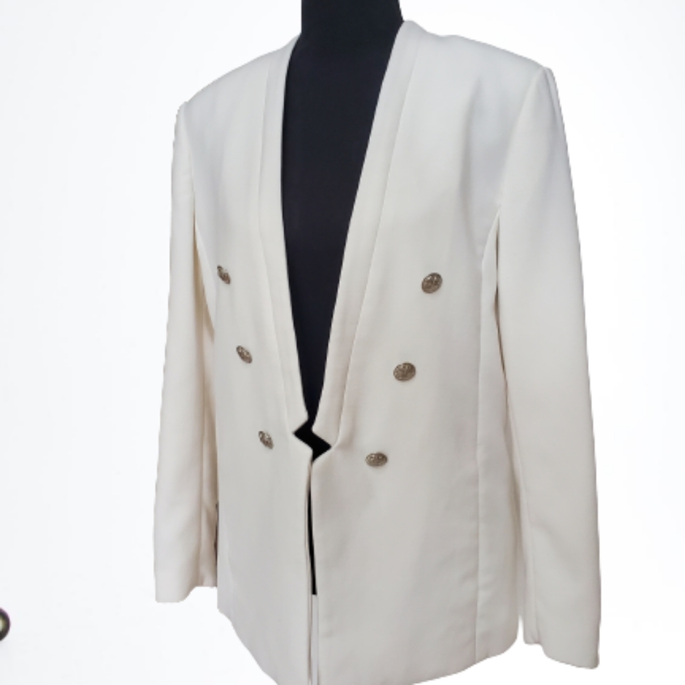 H&M EKEGANT SPRING READY WHITE BLAZER ( SIZE 10)